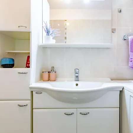 Four4 Apartment